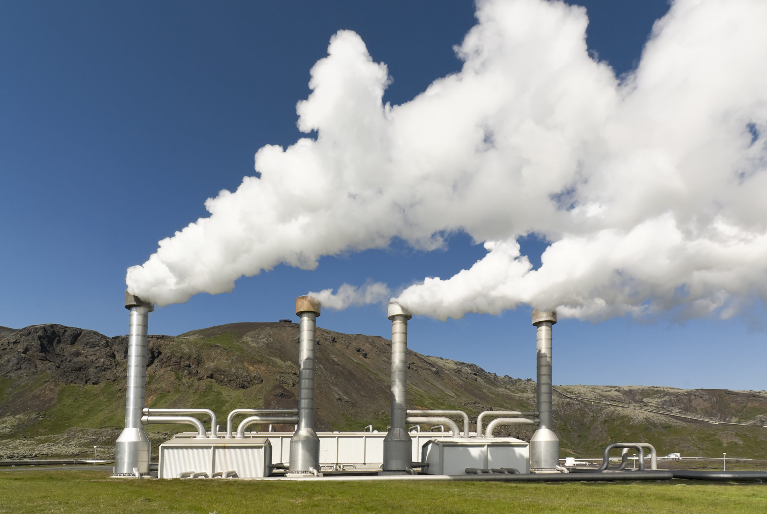 Geothermal energy. Электростанция геотермальная энергия. ГЕОТЭС В Исландии. Геотермальная энергия (ГЕОТЭС) Исландия. Геотермальная энергия альтернативная Энергетика.