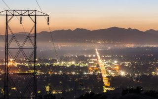 Was sind Peaker-Anlagen, verwendet Kalifornien immer noch Energie aus fossilen Brennstoffen, kalifornische Luftverschmutzung, Fragen der Umweltgerechtigkeit?